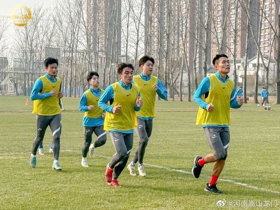 现年29岁的斯特林在2022年夏天离开曼城加盟切尔西，转会费为5620万欧元。